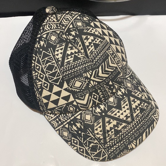 Billabong Other - Girls Billabong Skater Trucker Hat